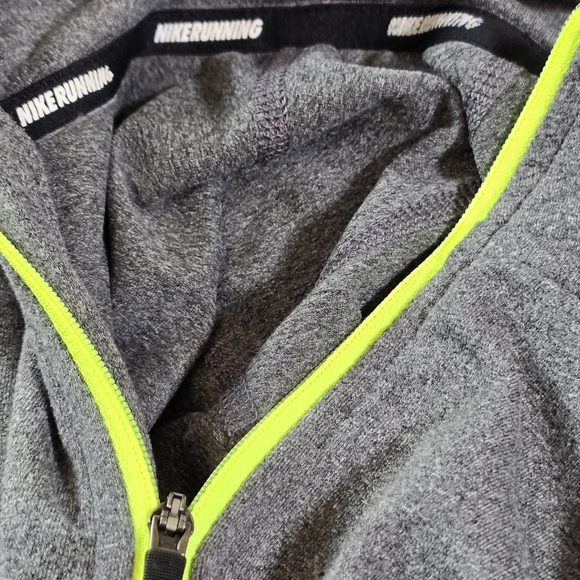 Nike Dri-Fit "Running" Reflective Training Sweatshirt - Picture 12 of 12